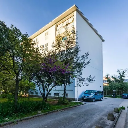 Luxury Goldy Apartment